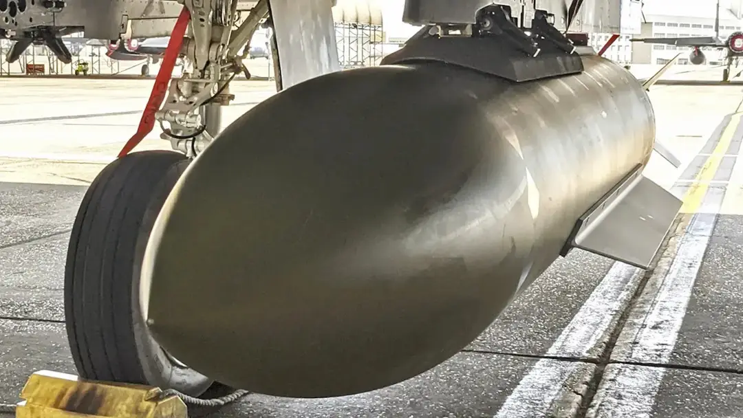 U.S. Drops 5,000-Pound Bunker-Buster Bombs Near Strait of Hormuz - The ...