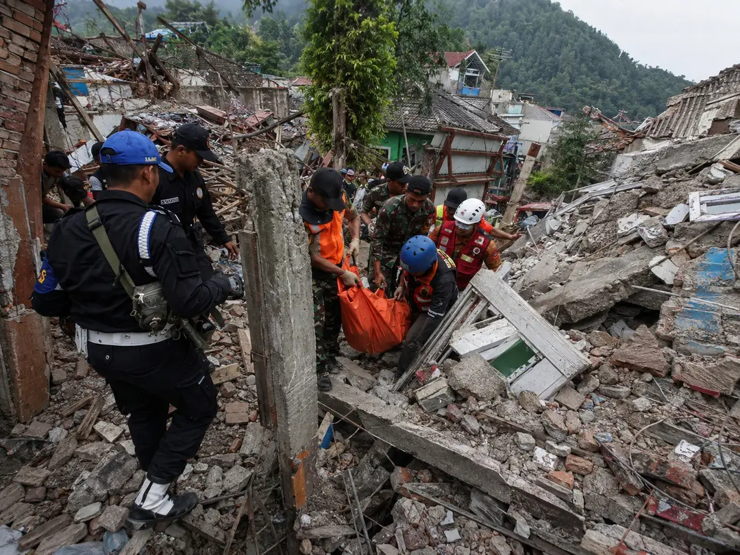 Indonesia earthquakes rescue crisis